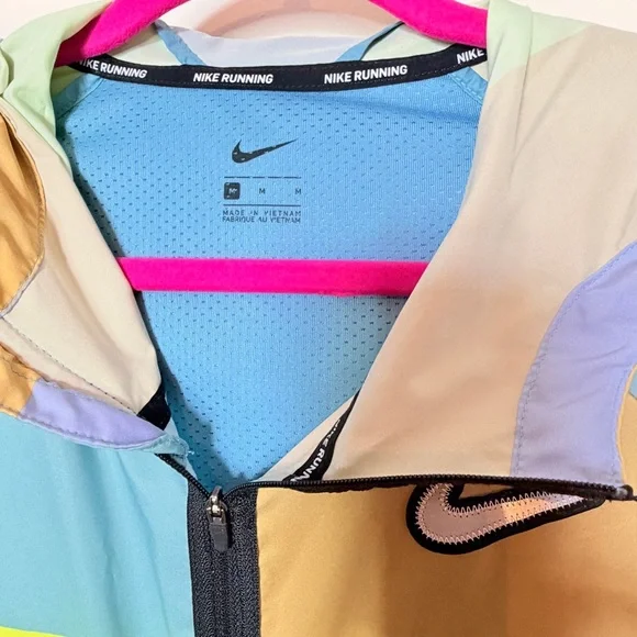 Nike Pastel Colorblock Running Jacket in Blue, Pink, Lavender, Mint, Tan - Picture 2 of 3